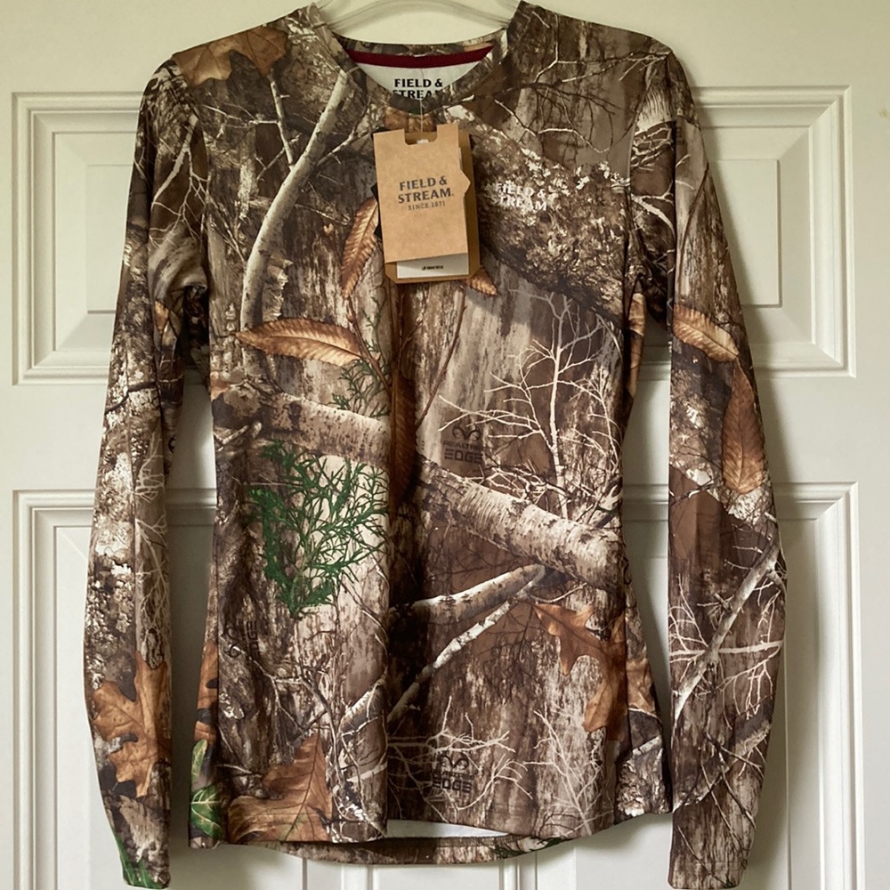 Women’s Small Performance Long Sleeve Tee